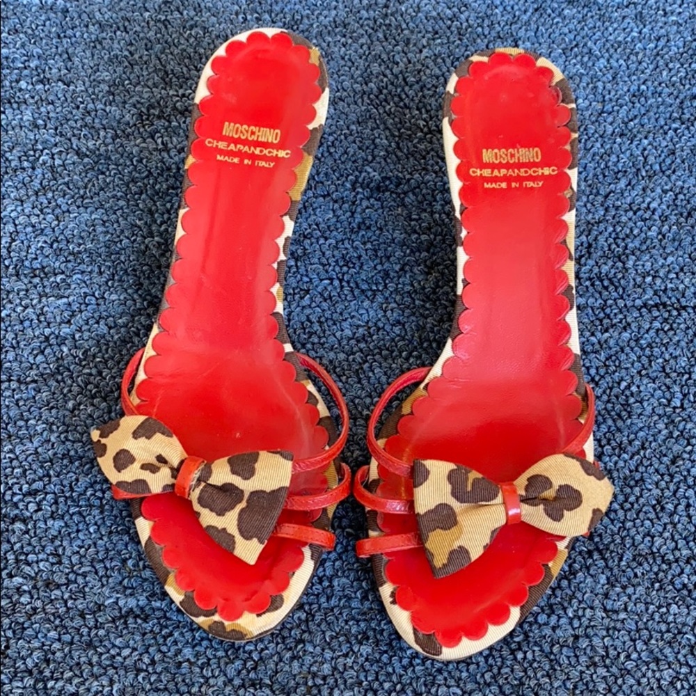 Moschino red low heels
